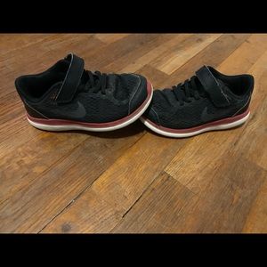 Size 11C Nike boys shoes